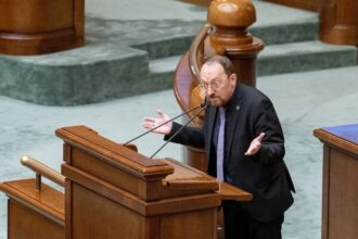 video scene socante in parlament dati banii inapoi borfasilor 6acfc27b1edf7